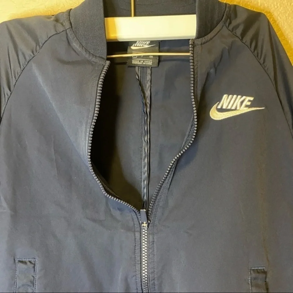 Nike Women's Navy Bomber Zip‎ Up Jacket Size Small